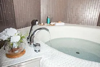 Ami Boutique Hotel contacts